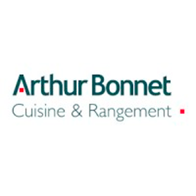 Logo Arthur Bonnet avec le texte Arthur Bonnet en vert et Cuisine & Rangement en gris en dessous, avec deux petits carrés rouges accentuant le texte.