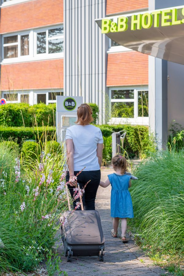 B&B Hôtel Dardilly-Exterieur-Mise en scene-3