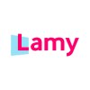 L'image représente le mot « Lamy » en lettres roses en gras. Derrière la lettre « L » se trouve un rectangle bleu clair incliné, ajoutant une touche géométrique au logo. Le fond est blanc.