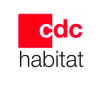Logo avec un grand carré rouge et les lettres minuscules cdc en blanc à l'intérieur, au dessus du mot habitat en lettres minuscules noires sur fond blanc.
