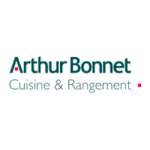 Logo Arthur Bonnet avec le texte Arthur Bonnet en vert et Cuisine & Rangement en gris en dessous, avec deux petits carrés rouges accentuant le texte.