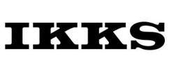 L'image montre les lettres majuscules noires et audacieuses IKKS sur un fond blanc, ressemblant à un logo.