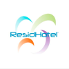 Logo pour ResidHotel comportant le nom de la marque en texte bleu, entouré de quatre swoosh incurvés en bleu, vert, orange et violet, le tout sur un fond blanc.