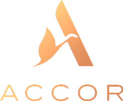 Le logo Accor, avec une lettre A dorée stylisée avec un motif d'oiseau et le mot ACCOR en lettres dorées dégradées en dessous sur un fond noir.