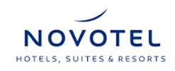 Logo Novotel comportant une ligne courbe bleue au-dessus du mot NOVOTEL en lettres bleues en gras, avec le texte HOTELS, SUITES & RESORTS en lettres bleues plus petites en dessous.